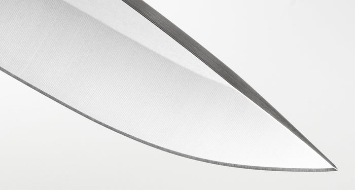 Translation missing: en.Close-up image of the finely honed blade tip of a Leatherman knife, highlighting the precise edge geometry and clean grind lines for exceptional sharpness and cutting performance